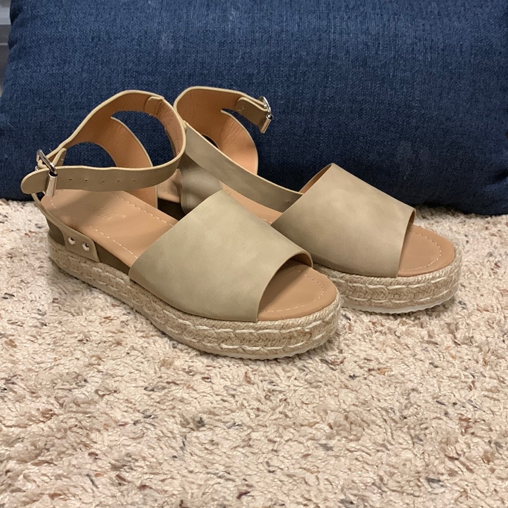 Women’s platform espadrille